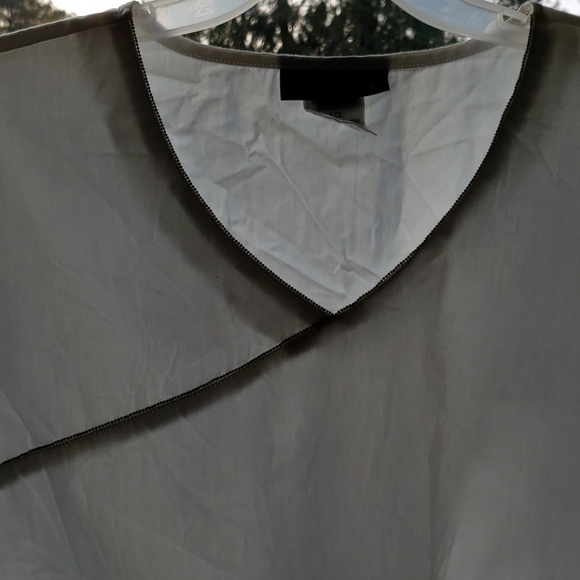 3X SCRUB TOP - Picture 2 of 3